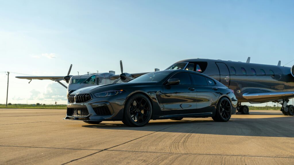 outside pickup Airport transfer's limousine service